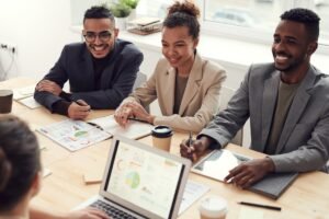 Executive Assistant vs Virtual Assistant: Why Filipino EAs Win