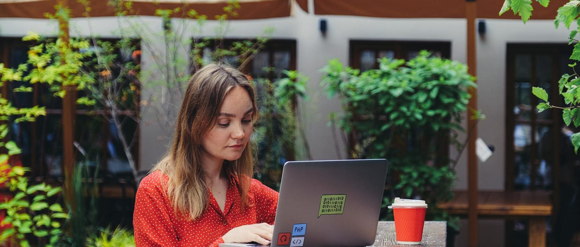 Freelancer vs virtual assistant hero