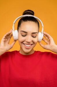 Growing Your Podcast Audience With a Dedicated Virtual Assistant