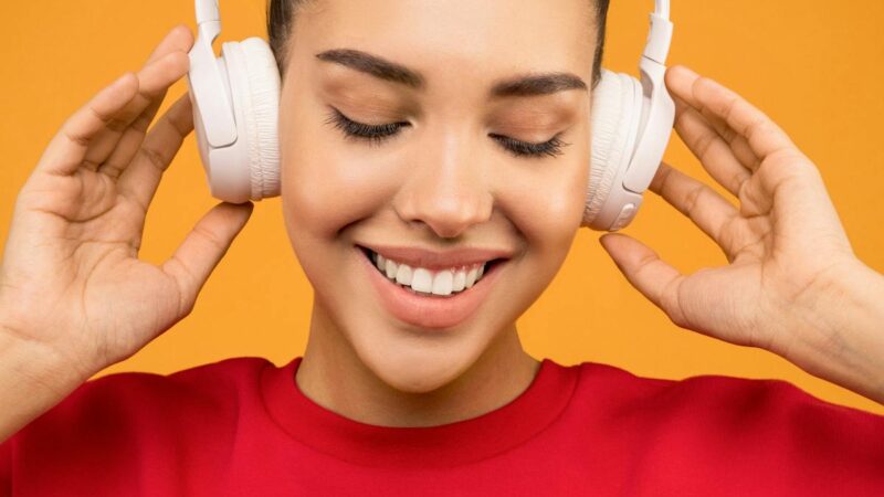 Growing Your Podcast Audience With a Dedicated Virtual Assistant