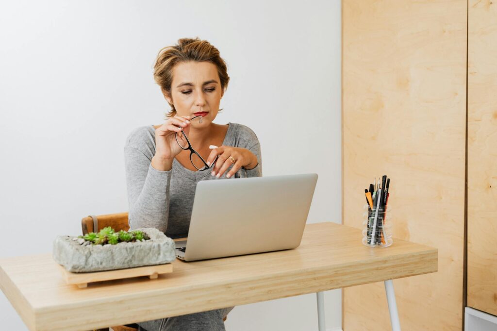 How much does it cost to hire a virtual assistant in 2026