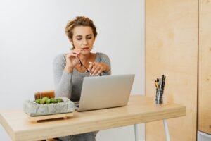 How much does it cost to hire a virtual assistant in 2026