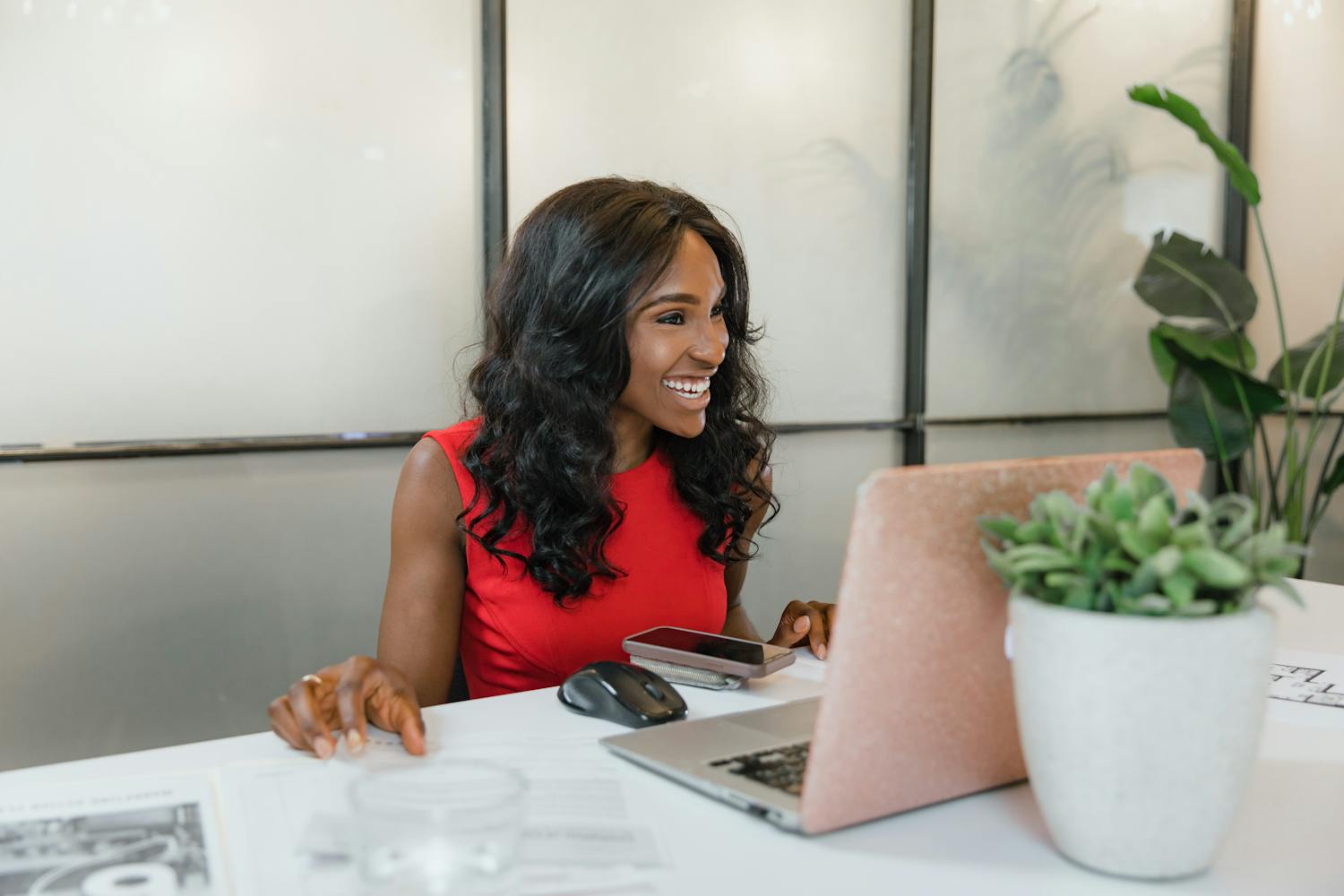 Filipino virtual assistant working with a british business