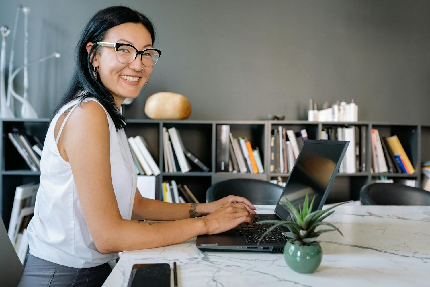 Filipino virtual assistant working with a kiwi business