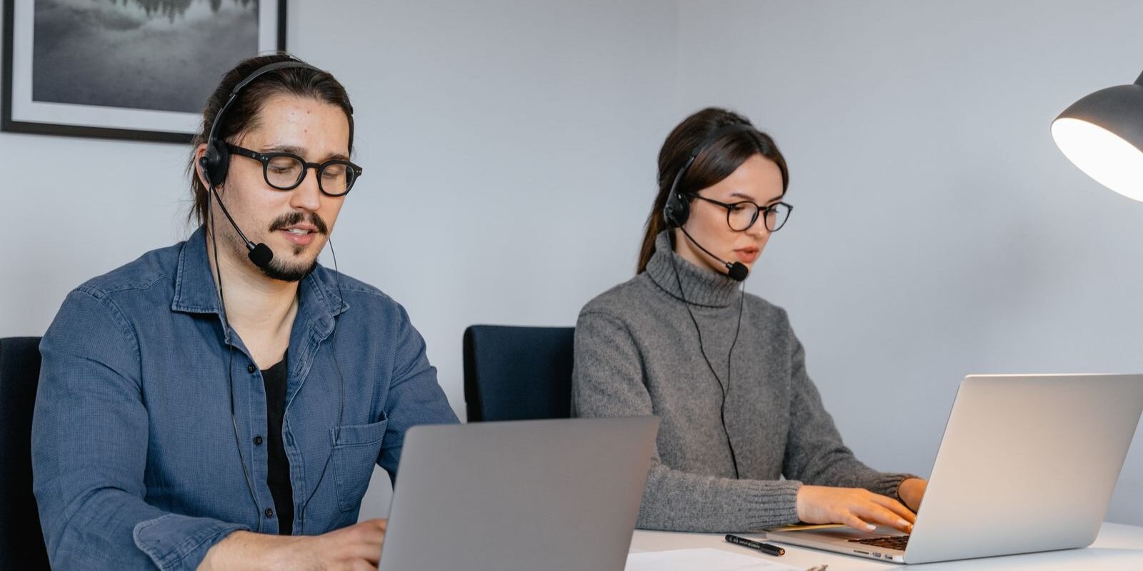 Appointment setters working with headsets booking B2B sales meetings